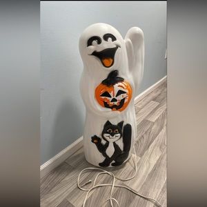 Empire Vintage porch ghost